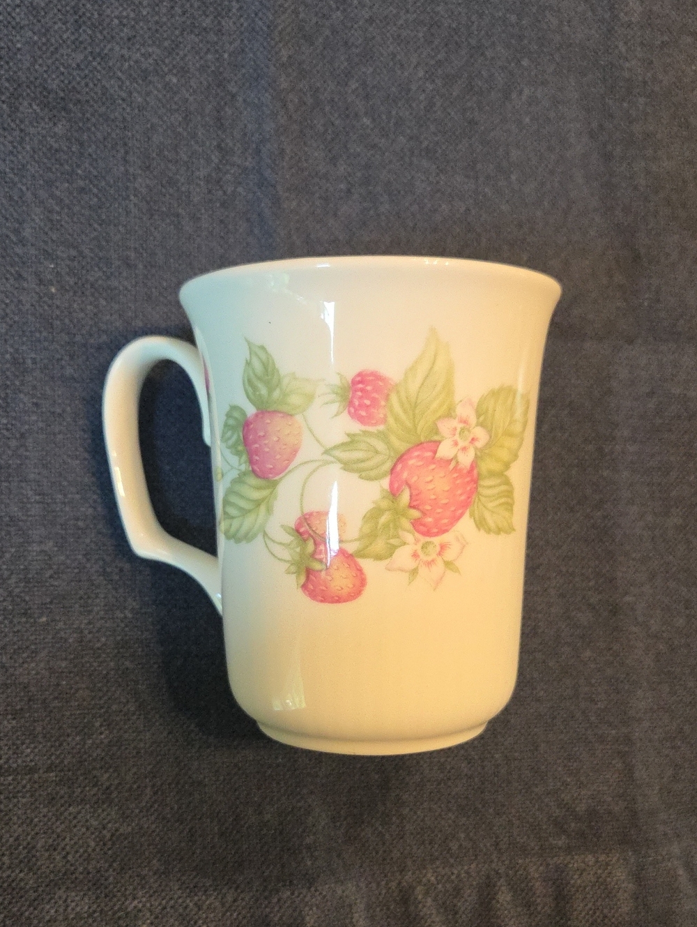 Royal Albert 1995 Bone China Strawberry Mug EUC